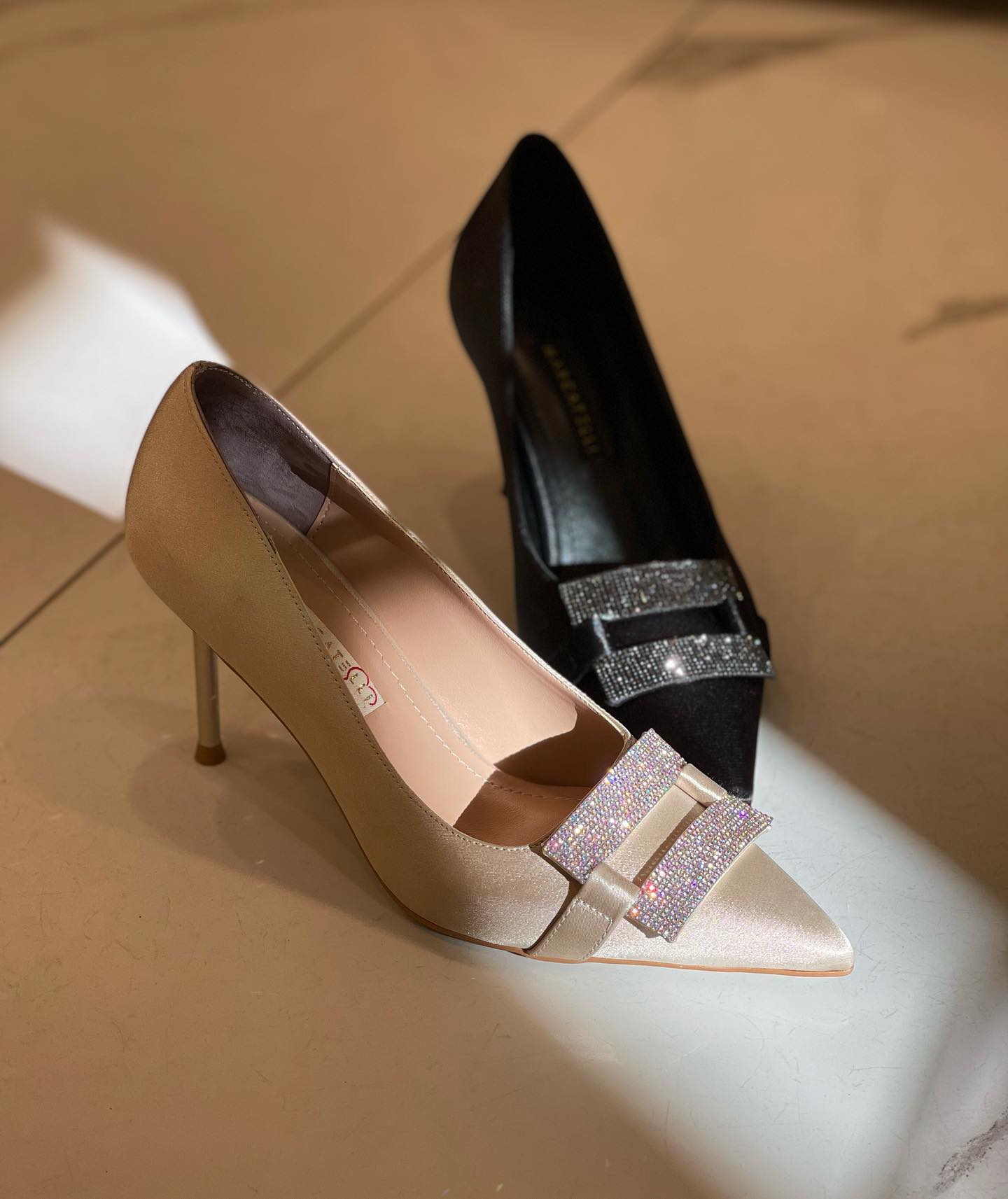 KADIN TOPUKLU SİYAH BOT